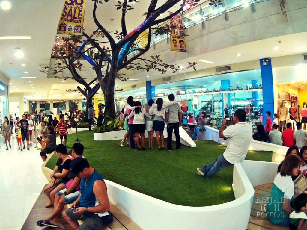 Left Rediscover Life Indoor Parkmall
